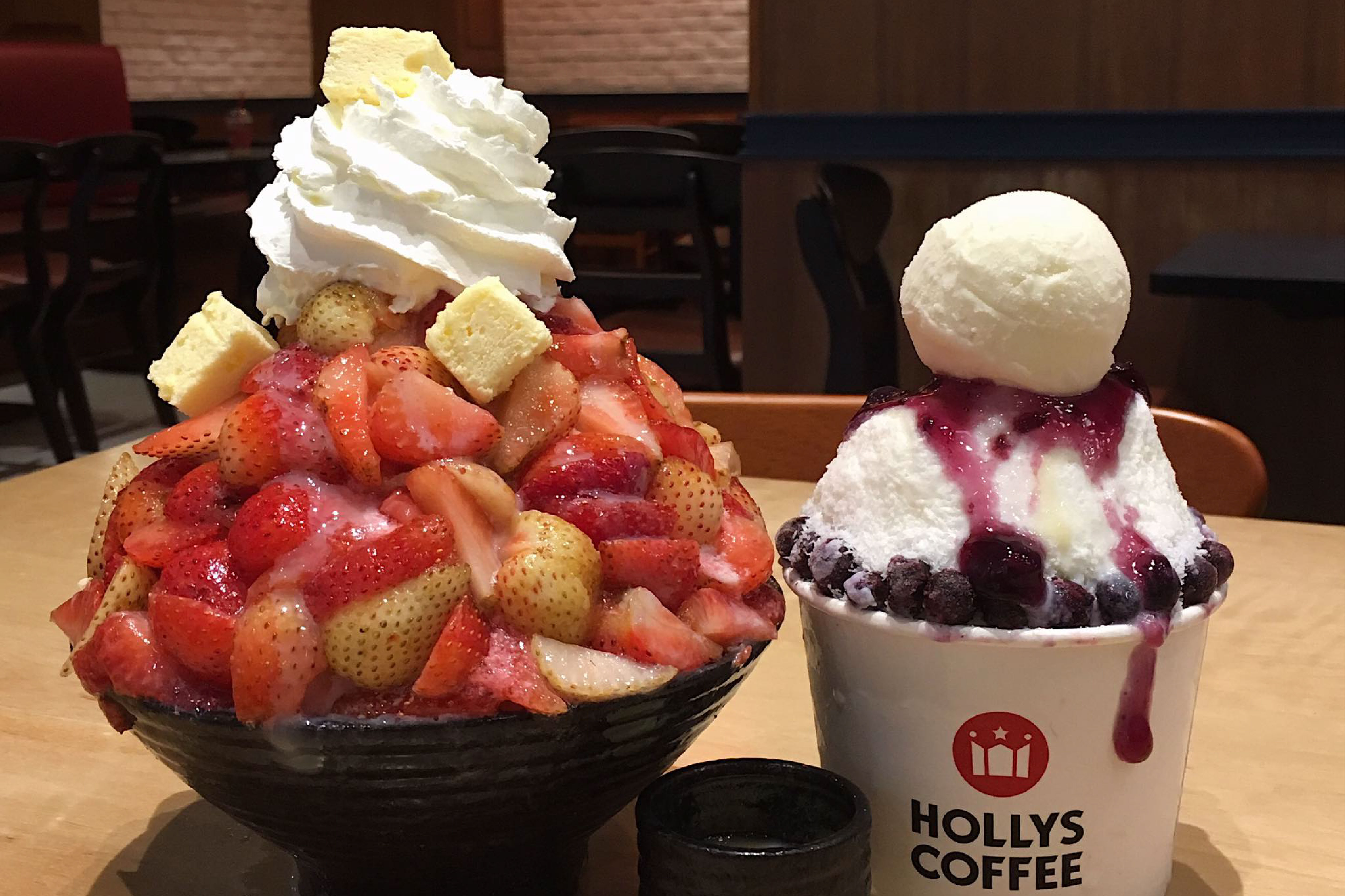 Hollys Coffee Thailand - The Street Ratchada